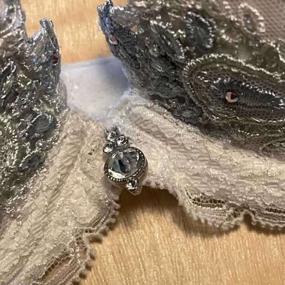 LISE CHARMEL Embroidered Bridal Lingerie Set 32B and S - Picture 3 of 6